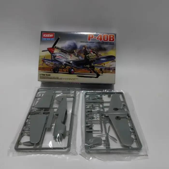 Kit de construction d'avion P-40B en plastique pour passionnés d'histoire et de modélisme occassions spéciales