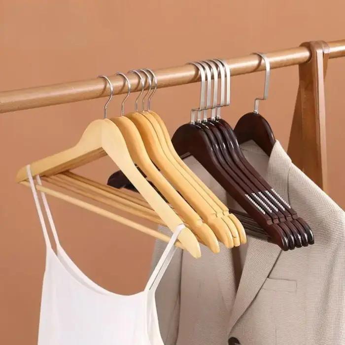Porte-vêtements pour adultes avec 2/4 cintres en bois massif