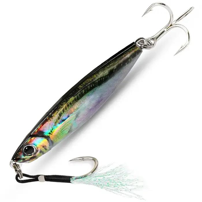 Leurre de pêche en métal avec hameçon coulé sur le rivage