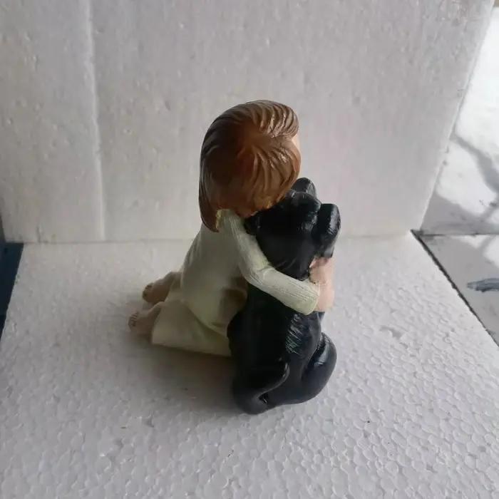 Statue d'ange et de chien mignon de créativité de dessin animé