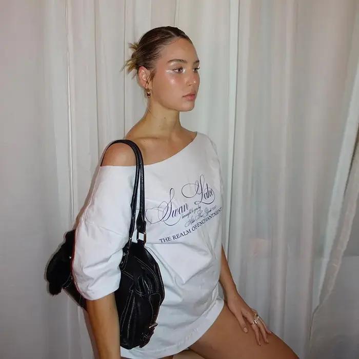 T-shirt féminin UOSU en polyester avec col rond et motifs tridimensionnels pour occasions estivales et streetwear
