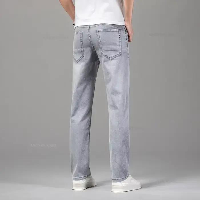 Jean fin pour homme, coupe droite