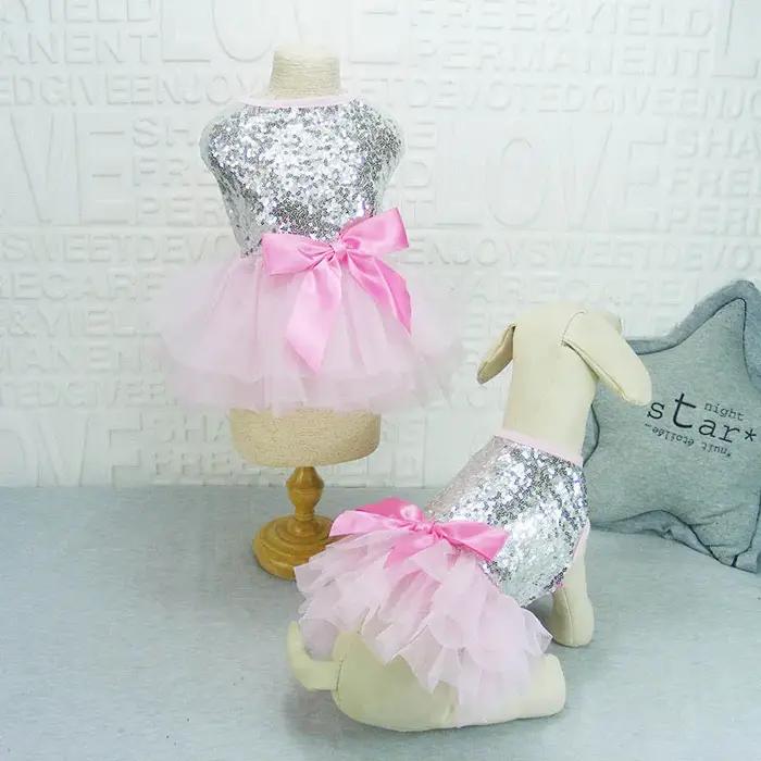 Robe de princesse élégante à paillettes pour petits chiens style tutu avec nœud papillon pour chihuahua pug shih tzu yorkshire occassions spéciales noël anniversaire mariage
