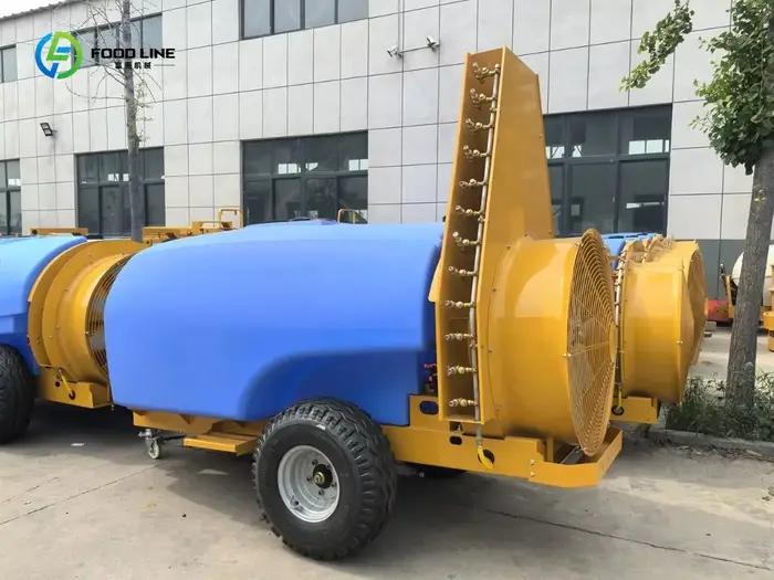 Pulvérisateur agricole personnalisé à quatre cylindres pour arrosage de verger, avec pompe télécommandée et grande amplitude de pulvérisation, pour agriculteurs professionnels