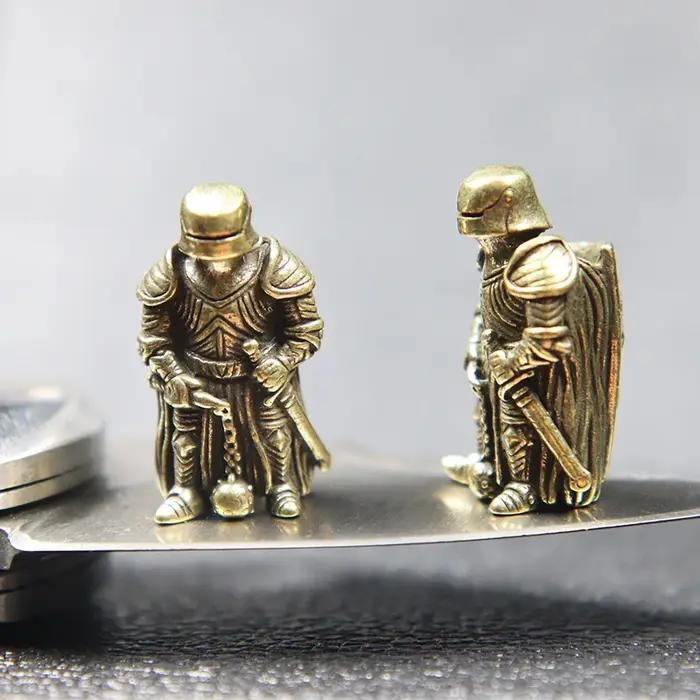 Armure Warrior EDC bricolage couteau perles lanière pendentifs couleur Vintage en laiton outils d'extérieur métal cuivre soldats paracorde accessoires