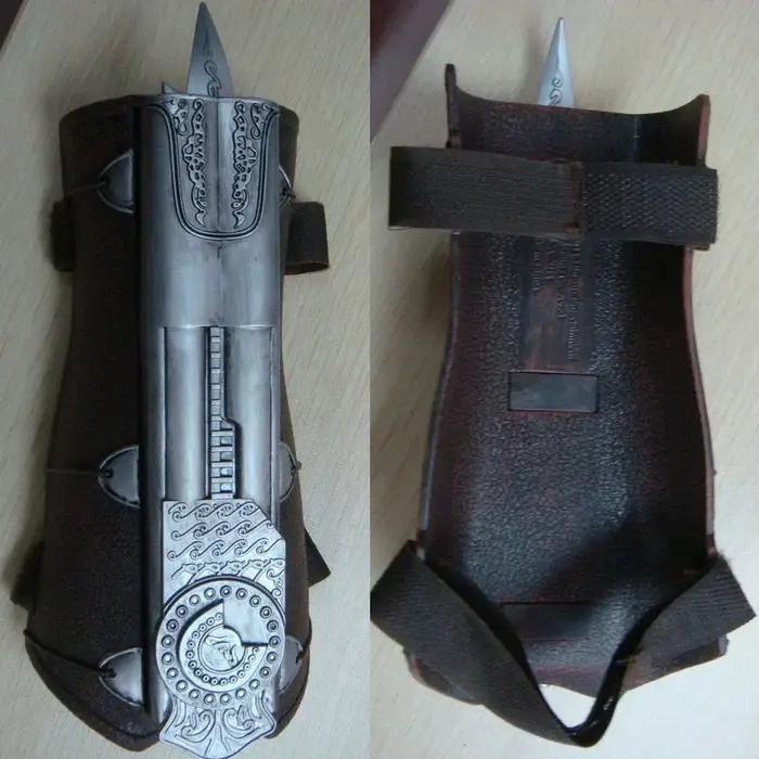 1:1 2018 nouveau pour AC Assassin 2 Ezio fraternité Cosplay armes gantelet figurine ChainAttacker modèle jouet