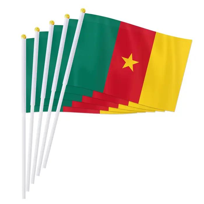 Drapeau à main du cameroun
