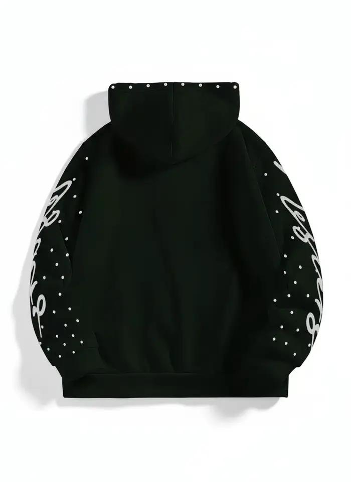Un sweat à capuche ample avec un motif tridimensionnel de figures incrustées de diamants dans le sty
