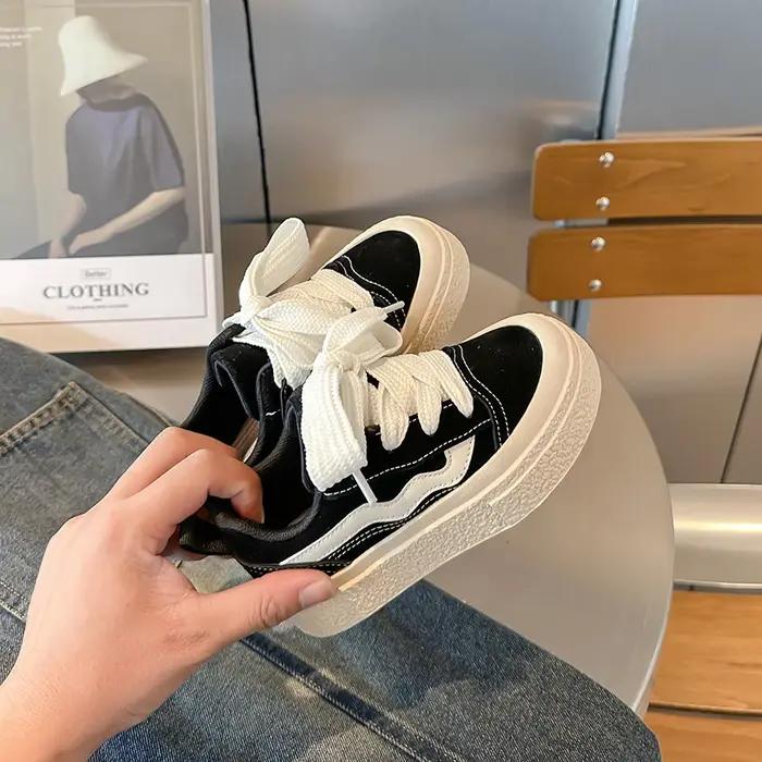 Chaussures en toile rayées pour enfants