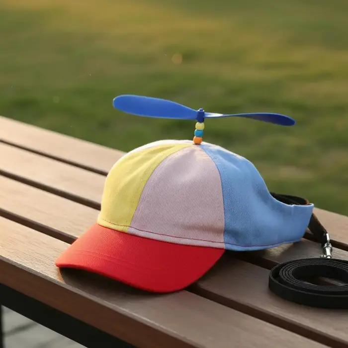 Casquette hélicoptère arc-en-ciel pour chien avec hélice rotative et sangle réglable pour sorties et fêtes occasions spéciales