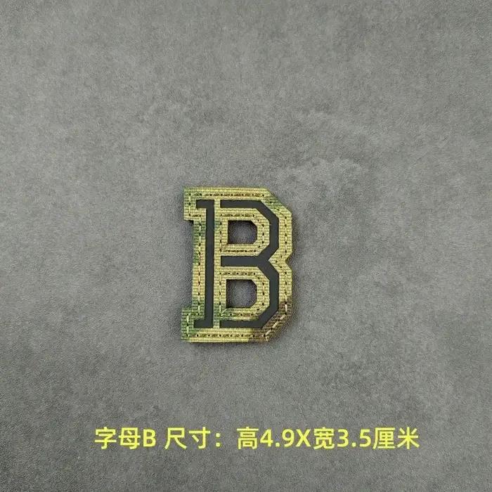 Brassard réfléchissant camouflage avec boucle à crochet et lettres découpées laser pour cyclisme sécurité et style occasions spéciales