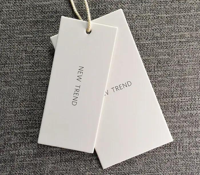 200 pièces pas cher conception personnalisée impression marque Logo papier vêtement étiquettes à sus