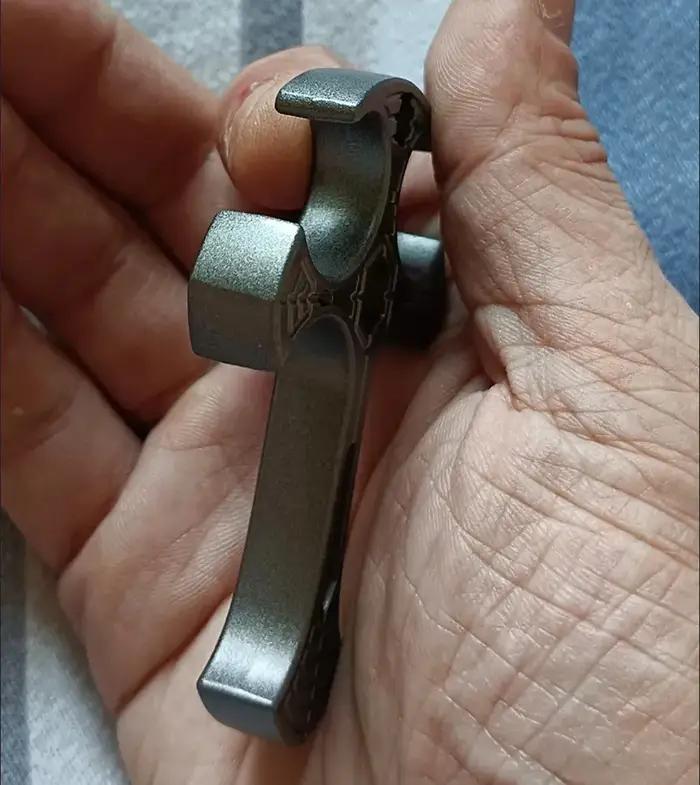 Gadget de défense personnelle en alliage de zinc robuste pour homme et femme, outil EDC multifonctionnel pour sécurité quotidienne et voyages