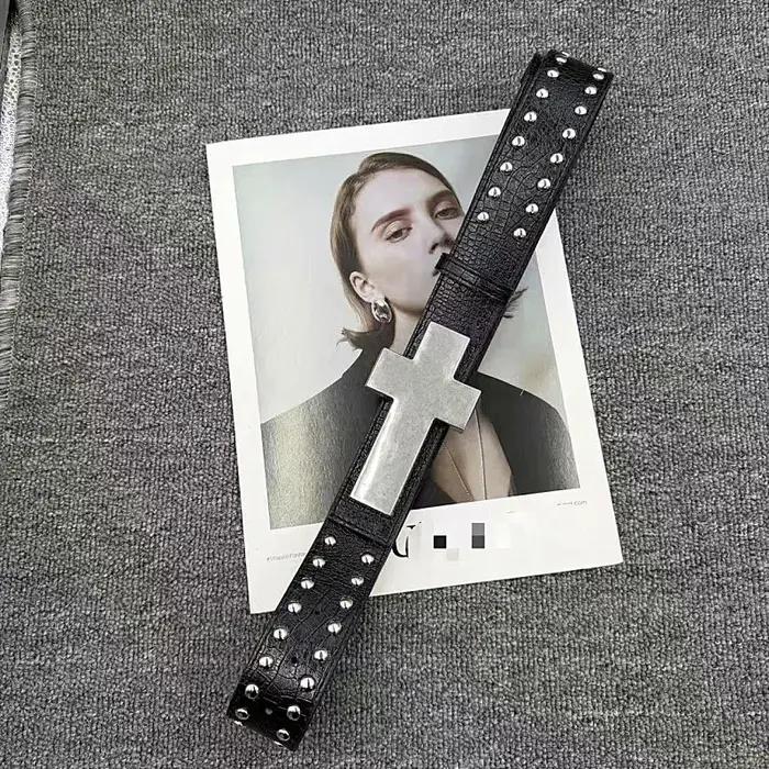 Ceinture croisée en métal cloutée à motif craquelé, accessoire vestimentaire de style gothique punk