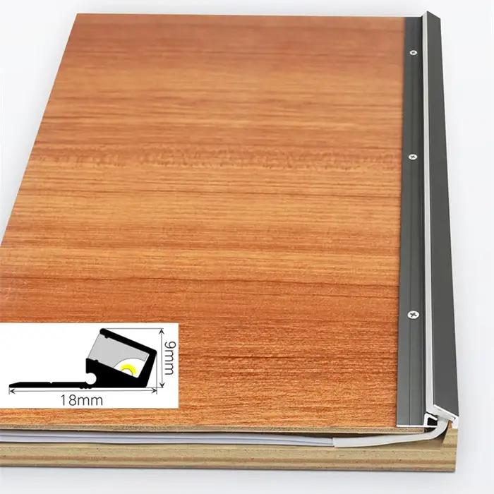 Profilé linéaire en aluminium LED monté en Surface, faisceau Oblique, diffuseur Invisible, couche d'