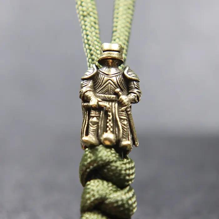 Armure Warrior EDC bricolage couteau perles lanière pendentifs couleur Vintage en laiton outils d'extérieur métal cuivre soldats paracorde accessoires