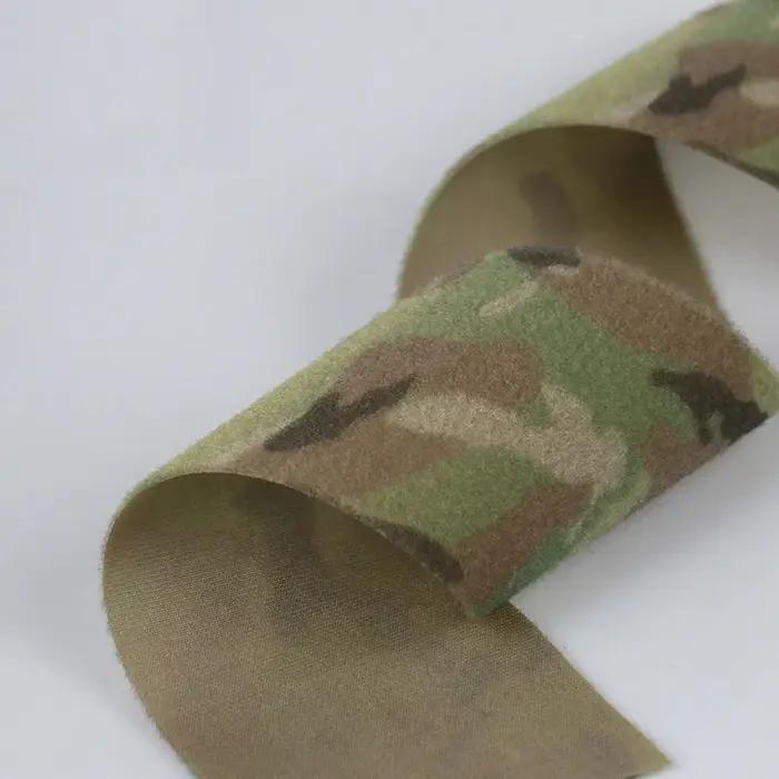 Adhésif velcro camouflage 10x100cm pour fixation d'équipements sur vêtements et casques chasse