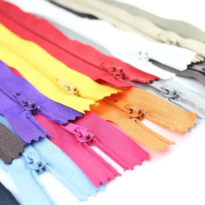 3 # Pantalon habillé en nylon avec fermeture éclair à queue fermée