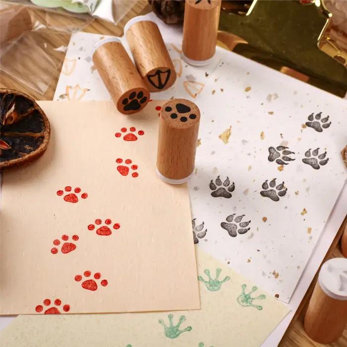 Timbre imprimé patte de chat