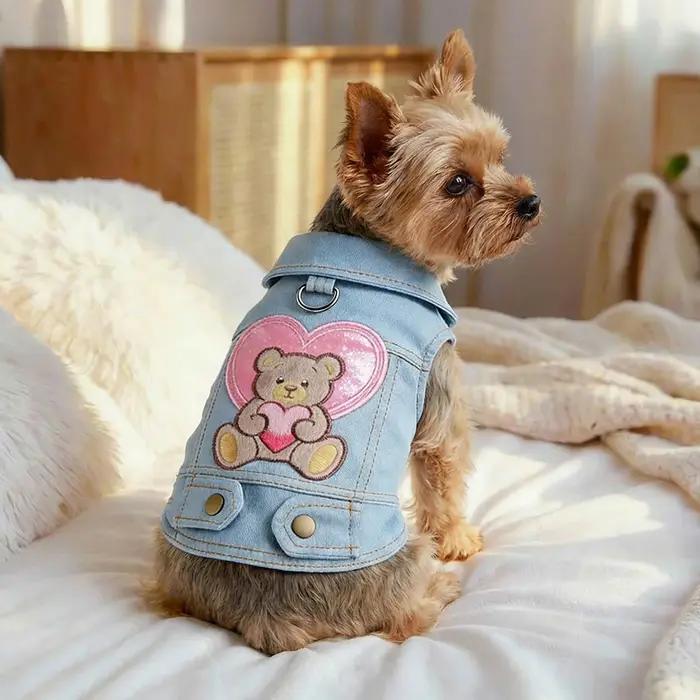 Gilet en polyester Saint-Valentin motif cœur pour petits chiens et chats promenade printemps été浪漫情人节心形图案宠物狗猫背心散步春秋季节