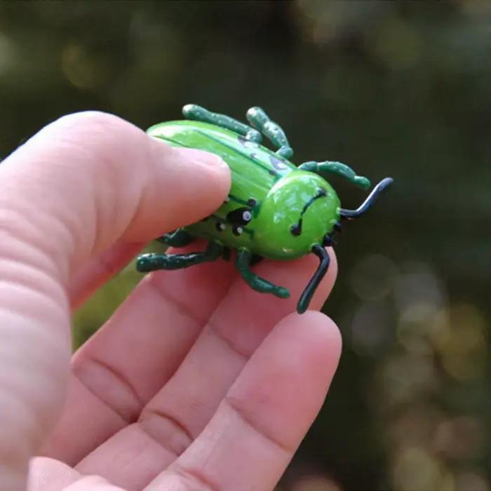 Jouet de simulation d'insecte pour chats drôle rotatif électrique mobile interactif à offrir pour occasions spéciales