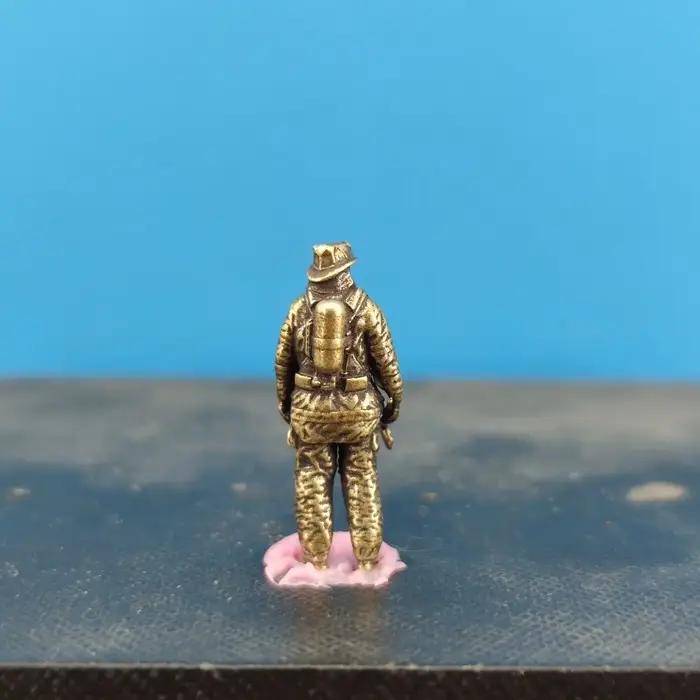 Figurines d'action des forces spéciales de pompier en laiton