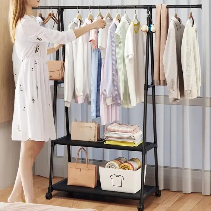 Porte-vêtements mobile triangulaire multifonctionnel en plastique avec roues pour économiser de l'espace et organiser les vêtements chez soi