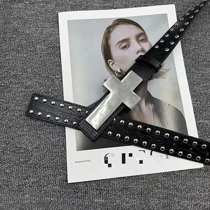 Ceinture croisée en métal cloutée à motif craquelé, accessoire vestimentaire de style gothique punk