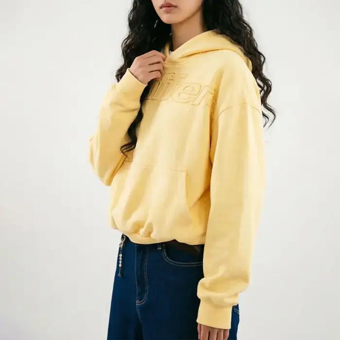 Sweat-shirt à bords bruts avec appliqué