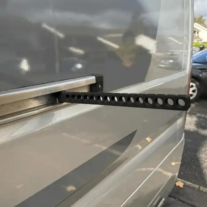 Porte-vêtements amovible pour rail de caravane
