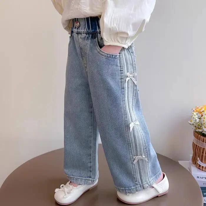 Pantalon en jean brodé avec dentelle pour filles