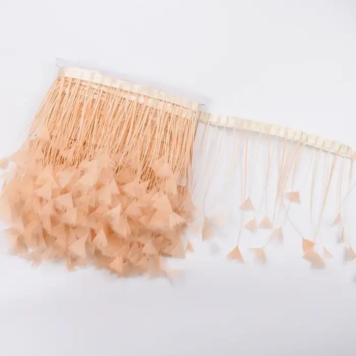 Plumes de Dinde Blanches sur Ruban