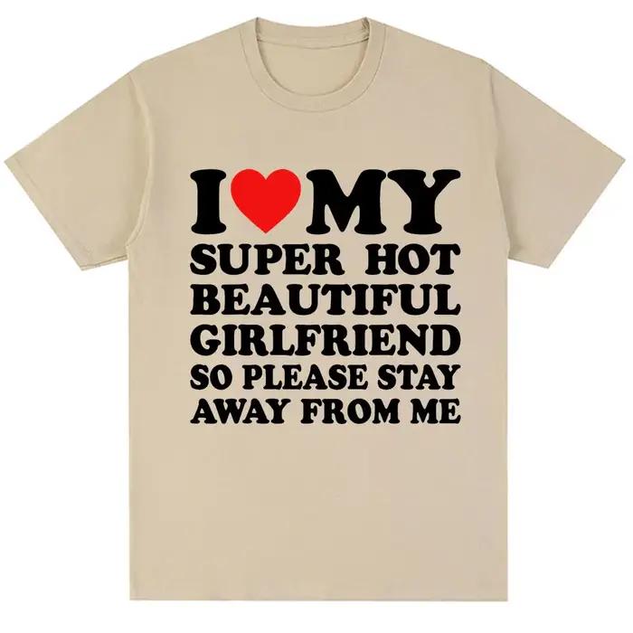 T-shirt drôle j'aime ma petite amie Super chaude alors s'il vous plaît rester loin de moi