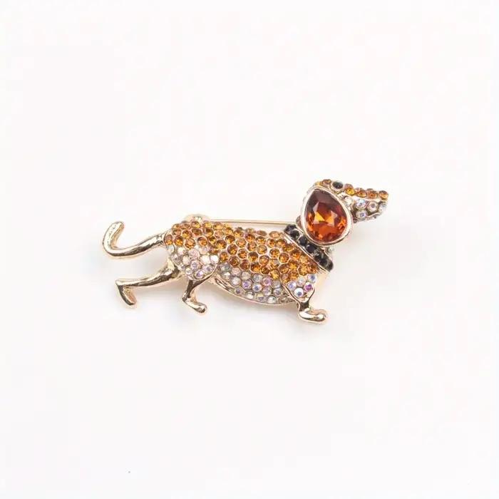 Broche chien du zodiaque mode créative élégante en alliage de zinc doré pour femmes occasions spéciales avec motifs animaliers et rhinolithes étincelants