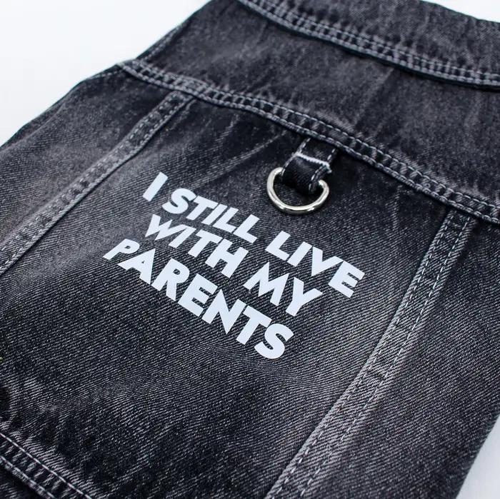 Veste en jean avec lettres noires pour chien