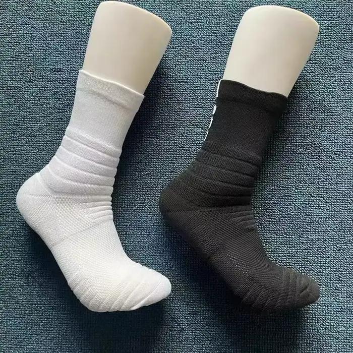 Chaussettes de sport polyester pour hommes tube moyen absorbant la sueur antidérapantes pour basket-ball badminton course à pied