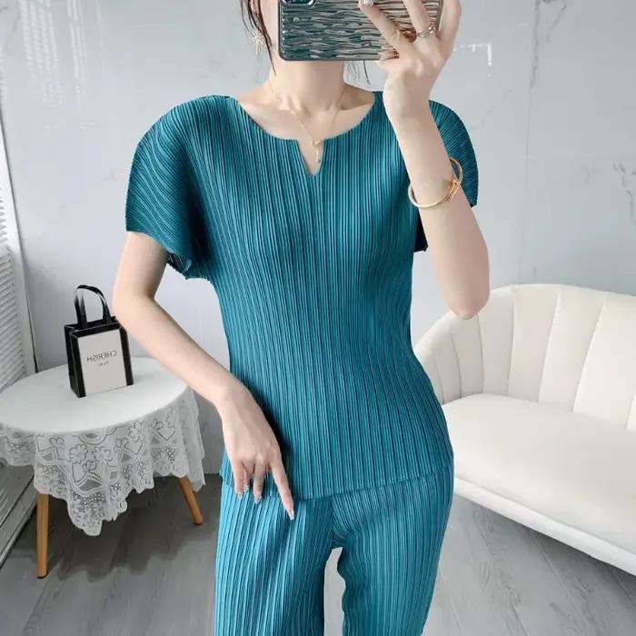 Miyake mode été plissé à manches courtes 2025 Miyake femmes rétro couleur unie vêtements décontracté mince tempérament plissé T-shirt