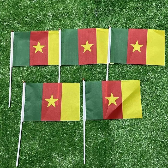 Drapeau à main du cameroun