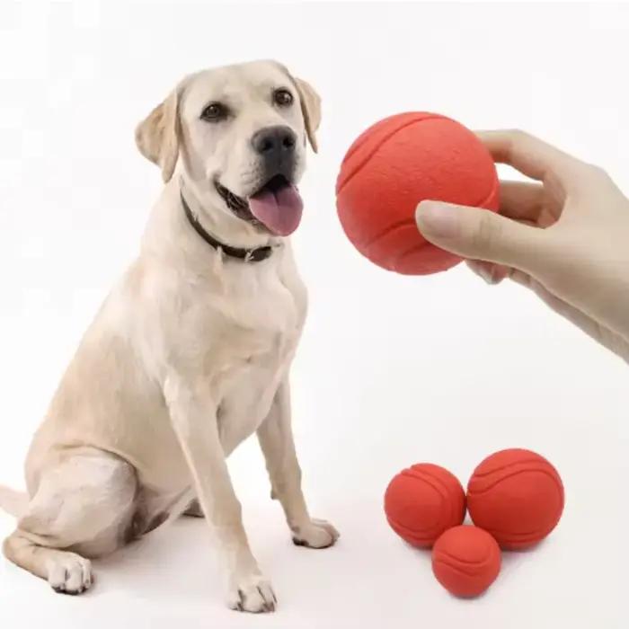 Balle en caoutchouc résistante pour chiens rouge pour chiots et grands chiens occasions de jeu et cadeaux pour animaux de compagnie