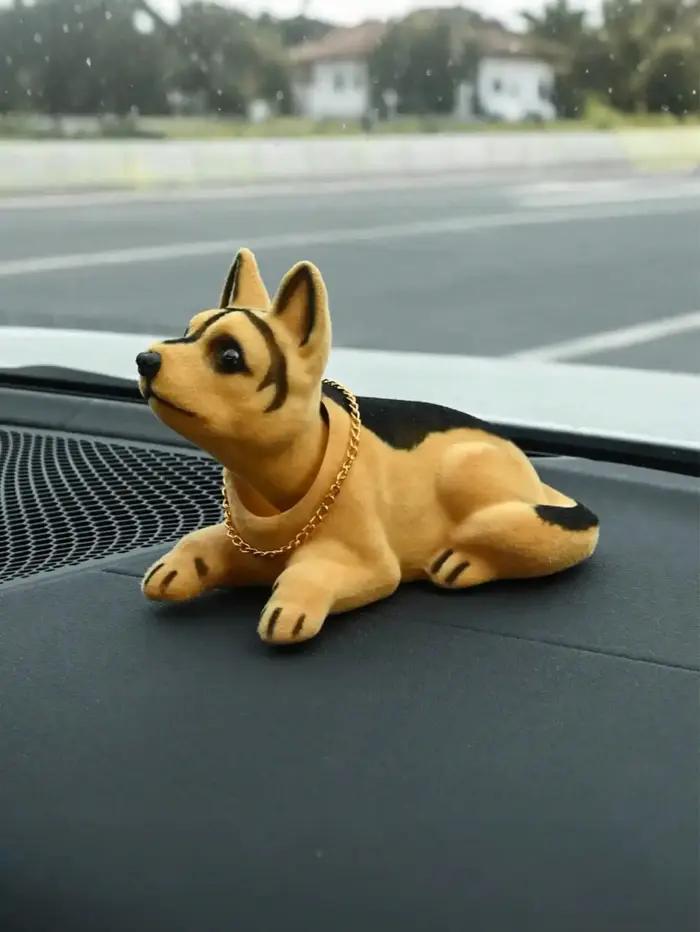 Décor de tableau de bord de chien hochant mignon