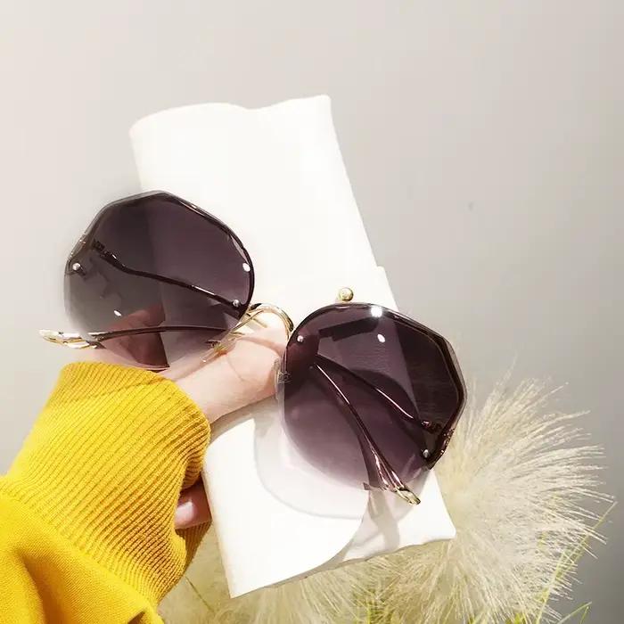 Lunettes de soleil polygonales sans monture - Style vintage féminin avec verres dégradés UV400