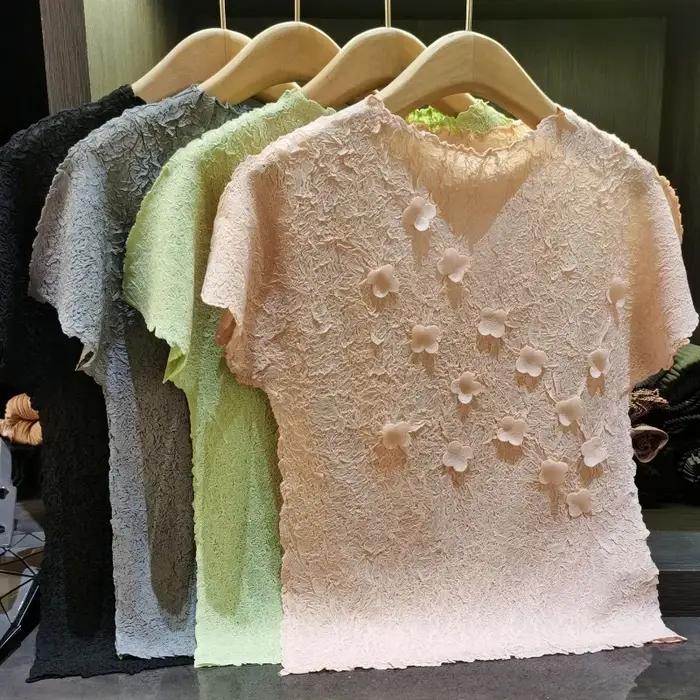 T-shirt plissé Miyake 2026 Nouveau motif floral 3D Couleur unie Manches courtes Simple Décontracté Léger Extensible Haut pour femme Vêtement sans repassage