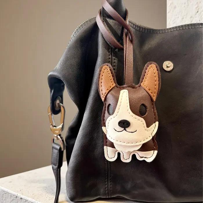 Breloques pour sacs en cuir PU marron chocolat – Schnauzer, Bouledogue français, Doberman, Corgi – Pendentif pour sacs, cadeau idéal pour les propriétaires de chiens