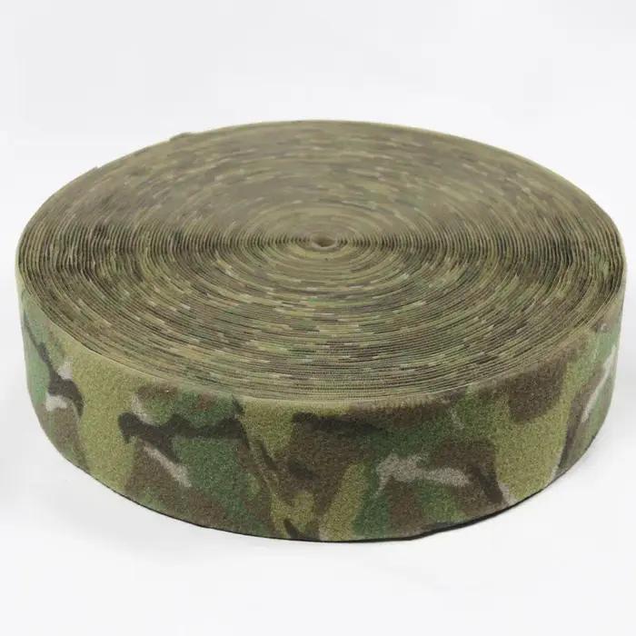Adhésif velcro camouflage 10x100cm pour fixation d'équipements sur vêtements et casques chasse