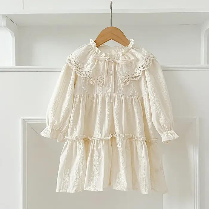 Robe à volants avec col en dentelle pour petite fille