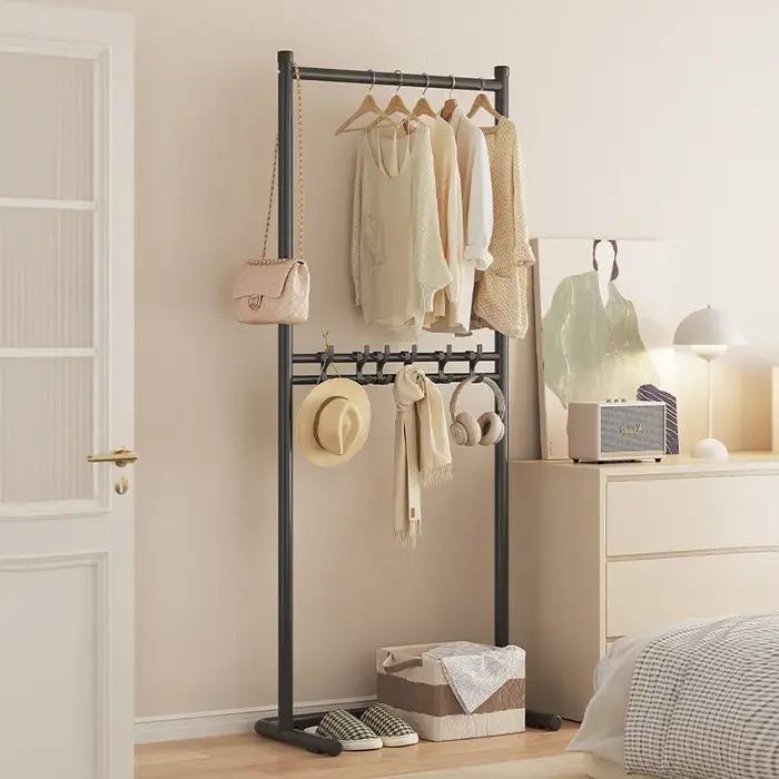 Porte-manteau mural en métal moderne pour accrocher vêtements et chapeaux entrée accueillante et bien organisée pour maison et hôtel