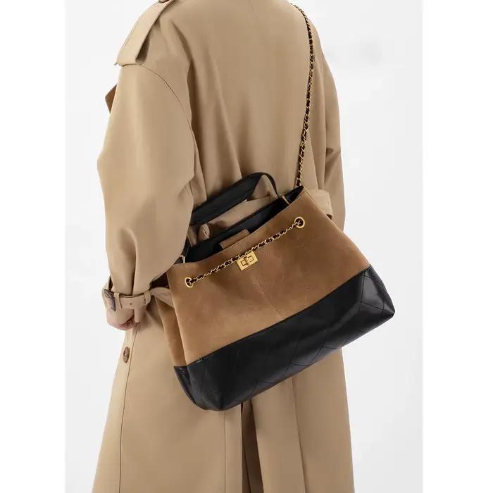 Sac à bandoulière minimaliste haut de gamme avec finition rétro texturée et intérieur spacieux, égal