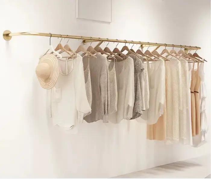 Présentoir de magasin de vêtements suspendu au mur