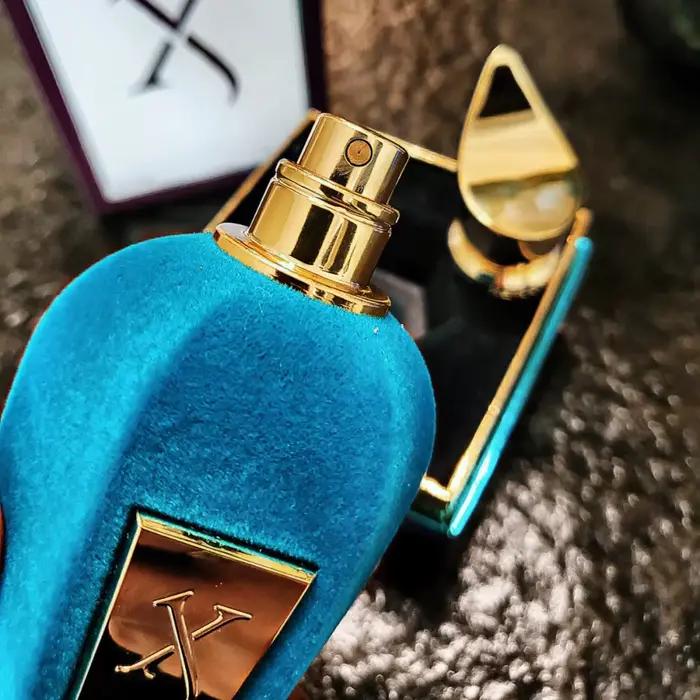 Parfum pour homme Collection Elvet flacon en velours notes végétales pures fruits tropicaux vanille cadeau anniversaire mariage ``` 希望这段HTML代码能够满足您的需求,并且符合您所提出的所有要求。如果有任何进一步