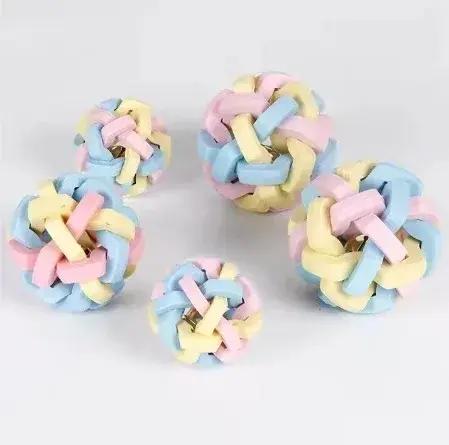 Jouet sonore en forme de macaron pour chiens et chats occasionnellement ludique et éducatif
